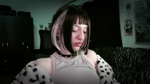 Snapshot of roxy_toxic chatting on 16, 5, 2026 Roxy Independient model Help me to reach 50 thumbs up online show from 16, 5, 2026