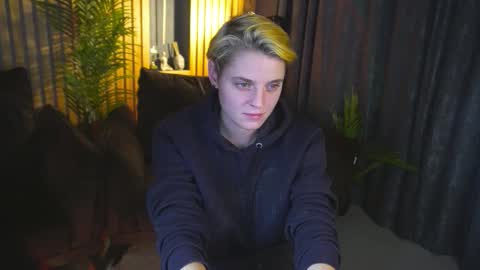 Snapshot of roxyflames chatting on 3, 12, 2025 roxyflames online show from 3, 12, 2025