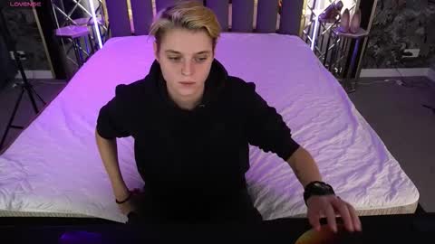 Snapshot of roxyflames chatting on 4, 12, 2025 roxyflames online show from 4, 12, 2025