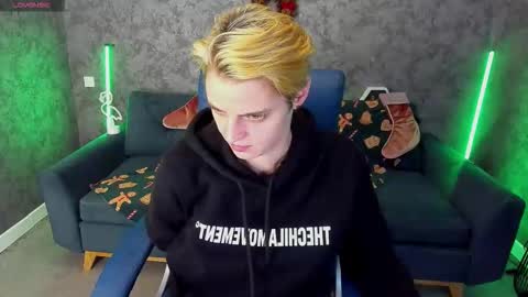 Snapshot of roxyflames chatting on 16, 12, 2025 roxyflames online show from 16, 12, 2025