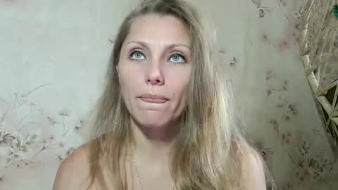 roxyfox18x01 online show from 13, 10, 2025