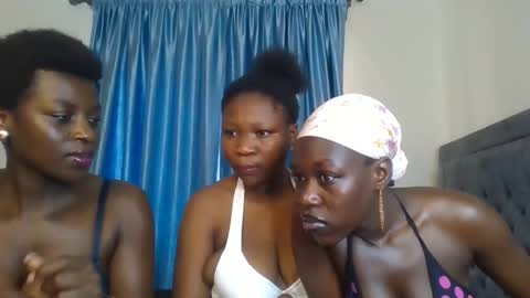 Snapshot of royal_goddes chatting on 3, 10, 2025 goddes online show from 3, 10, 2025