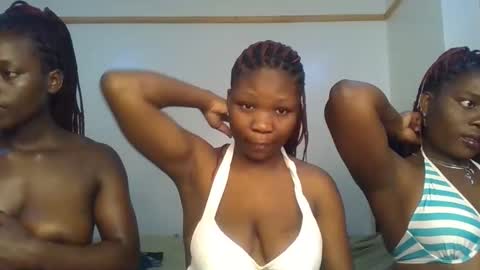 Snapshot of royal_goddes chatting on 11, 10, 2025 goddes online show from 11, 10, 2025