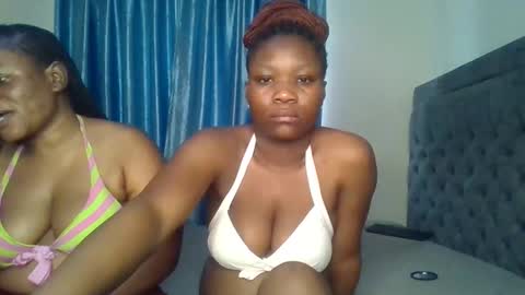 Snapshot of royal_goddes chatting on 20, 10, 2025 goddes online show from 20, 10, 2025