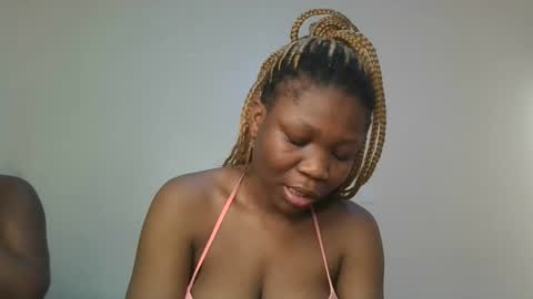 Snapshot of royal_goddes chatting on 3, 12, 2025 goddes online show from 3, 12, 2025