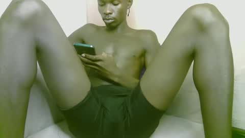 Snapshot of royalty254 chatting on 28, 4, 2026 royalty254 online show from 28, 4, 2026