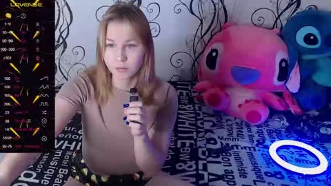 Snapshot of royangela chatting on 5, 10, 2025 angela online show from 5, 10, 2025
