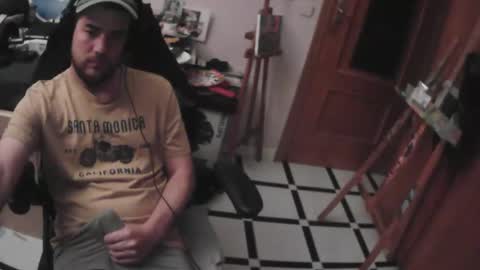 Snapshot of royer04 chatting on 19, 10, 2025 royer04 online show from 19, 10, 2025