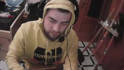 Snapshot of royer04 chatting on 15, 11, 2025 royer04 online show from 15, 11, 2025