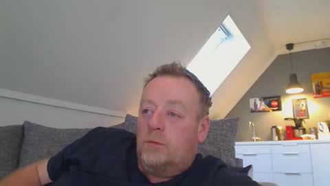 Snapshot of runepetter chatting on 14, 10, 2025 bignorwegian online show from 14, 10, 2025