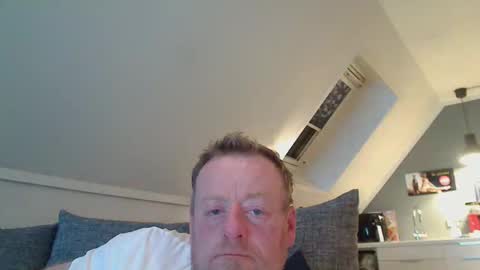 Snapshot of runepetter chatting on 25, 10, 2025 bignorwegian online show from 25, 10, 2025