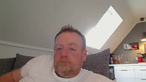 Snapshot of runepetter chatting on 27, 10, 2025 bignorwegian online show from 27, 10, 2025