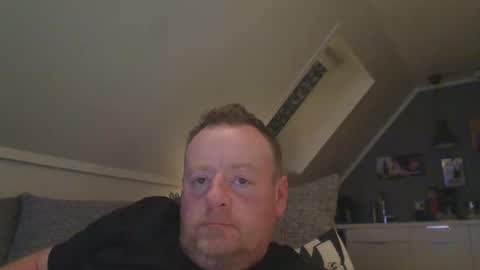 Snapshot of runepetter chatting on 17, 11, 2025 bignorwegian online show from 17, 11, 2025