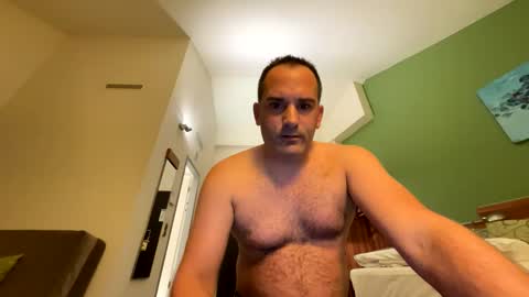 Snapshot of runner1978 chatting on 28, 10, 2025 runner1978 online show from 28, 10, 2025