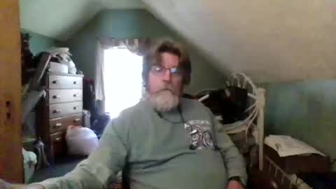 Snapshot of runningaround60 chatting on 10, 10, 2025 runningaround60 online show from 10, 10, 2025