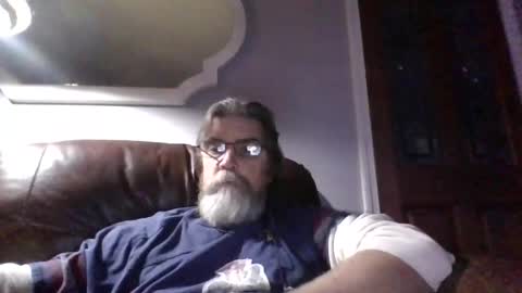 Snapshot of runningaround60 chatting on 30, 10, 2025 runningaround60 online show from 30, 10, 2025