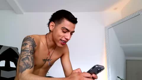  R U S S E L L  online show from 22, 10, 2025