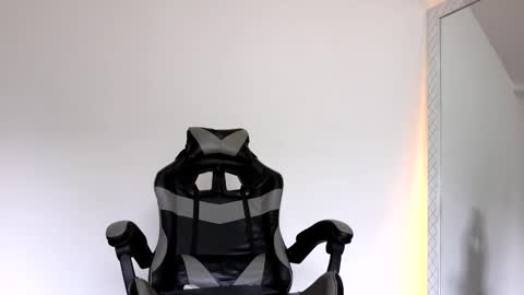  R U S S E L L  online show from 6, 11, 2025