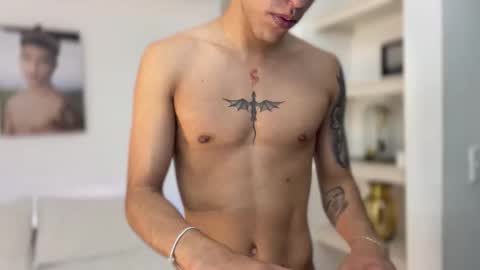  R U S S E L L  online show from 26, 11, 2025