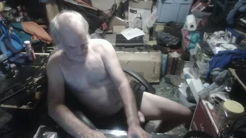 Snapshot of russtenail21 chatting on 12, 9, 2025 Russtenail21 online show from 12, 9, 2025