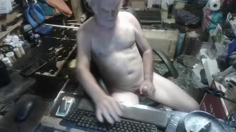 Snapshot of russtenail21 chatting on 13, 9, 2025 Russtenail21 online show from 13, 9, 2025