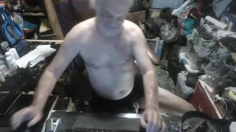 Snapshot of russtenail21 chatting on 16, 10, 2025 Russtenail21 online show from 16, 10, 2025