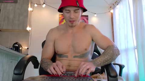 Snapshot of ryann_blue_ chatting on 25, 10, 2025 Ryan Blue ig ryannblue online show from 25, 10, 2025