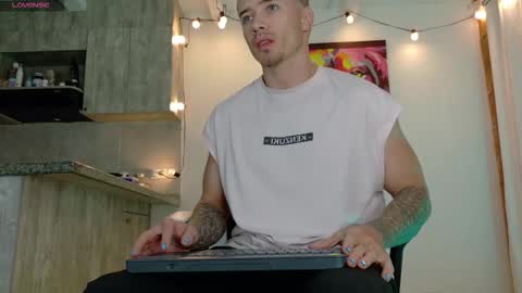 Snapshot of ryann_blue_ chatting on 19, 11, 2025 Ryan Blue ig ryannblue online show from 19, 11, 2025