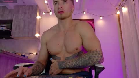 Snapshot of ryann_blue_ chatting on 26, 11, 2025 Ryan Blue ig ryannblue online show from 26, 11, 2025