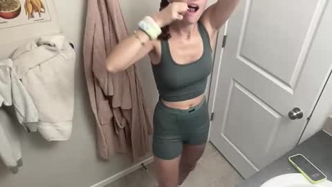 Snapshot of rylanxoxo chatting on 22, 11, 2025 rylanxoxo online show from 22, 11, 2025