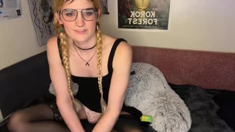 Snapshot of ryn_michele chatting on 28, 1, 2025 Ryn Michele online show from 28, 1, 2025