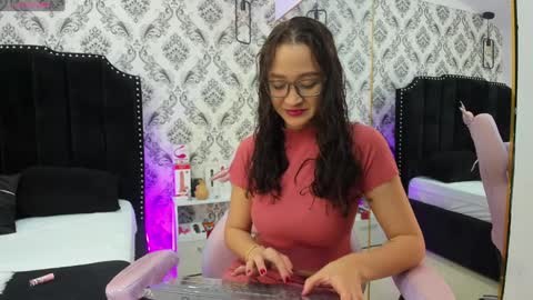 Saara Brown online show from 2, 2, 2025