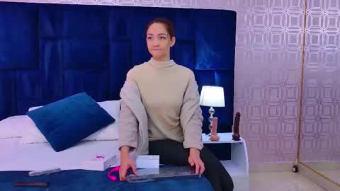 Saara Brown online show from 8, 11, 2025