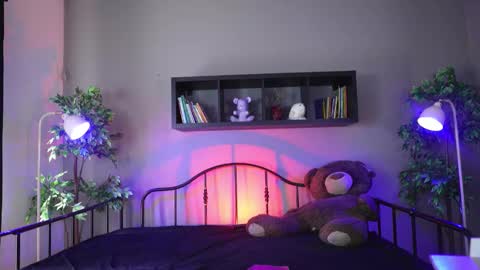 Snapshot of sabrina_bloom_ chatting on 4, 11, 2025 sabri online show from 4, 11, 2025