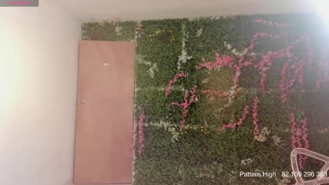 Snapshot of sabrina_geek chatting on 25, 10, 2025 sabrina_geek online show from 25, 10, 2025