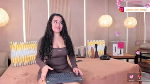 Snapshot of sabrina_shark chatting on 7, 5, 2026 Sabrina Shark online show from 7, 5, 2026