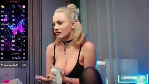 SabrinaJade online show from 12, 3, 2025