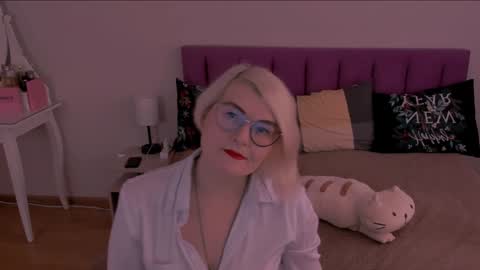 Sabrina MacMarren online show from 4, 2, 2025