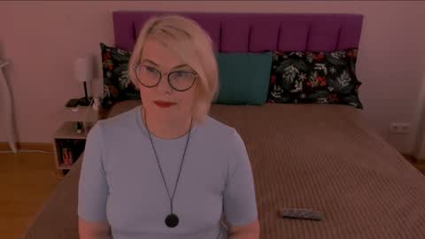 Sabrina MacMarren online show from 6, 2, 2025