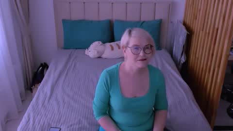 Sabrina MacMarren online show from 9, 3, 2026