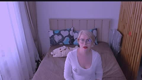 Sabrina MacMarren online show from 5, 4, 2026