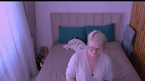 Sabrina MacMarren online show from 1, 5, 2026