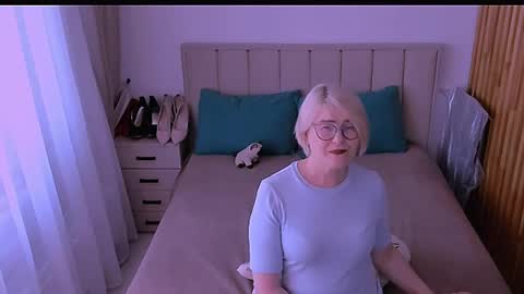Sabrina MacMarren online show from 5, 5, 2026