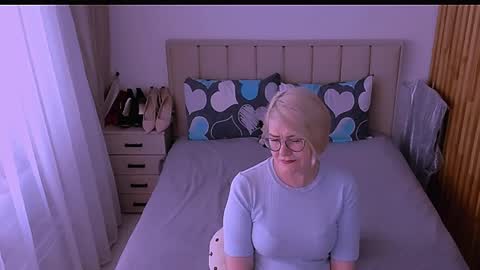 Sabrina MacMarren online show from 7, 5, 2026