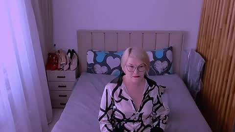 Sabrina MacMarren online show from 19, 5, 2026