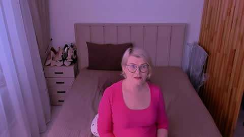 Sabrina MacMarren online show from 31, 5, 2026