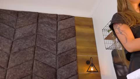 Snapshot of sabrinaspell_ chatting on 22, 11, 2025 S A B R I N A online show from 22, 11, 2025