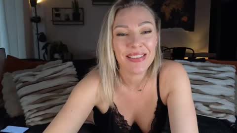 Snapshot of sacha__xx chatting on 18, 2, 2025 sacha__xx online show from 18, 2, 2025