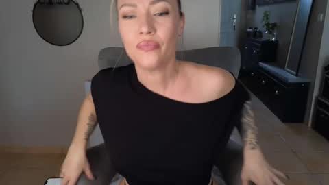 Snapshot of sacha__xx chatting on 19, 2, 2025 sacha__xx online show from 19, 2, 2025