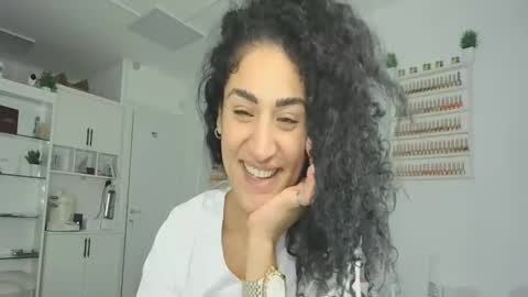 Snapshot of safari_xx chatting on 1, 10, 2025 Queen online show from 1, 10, 2025